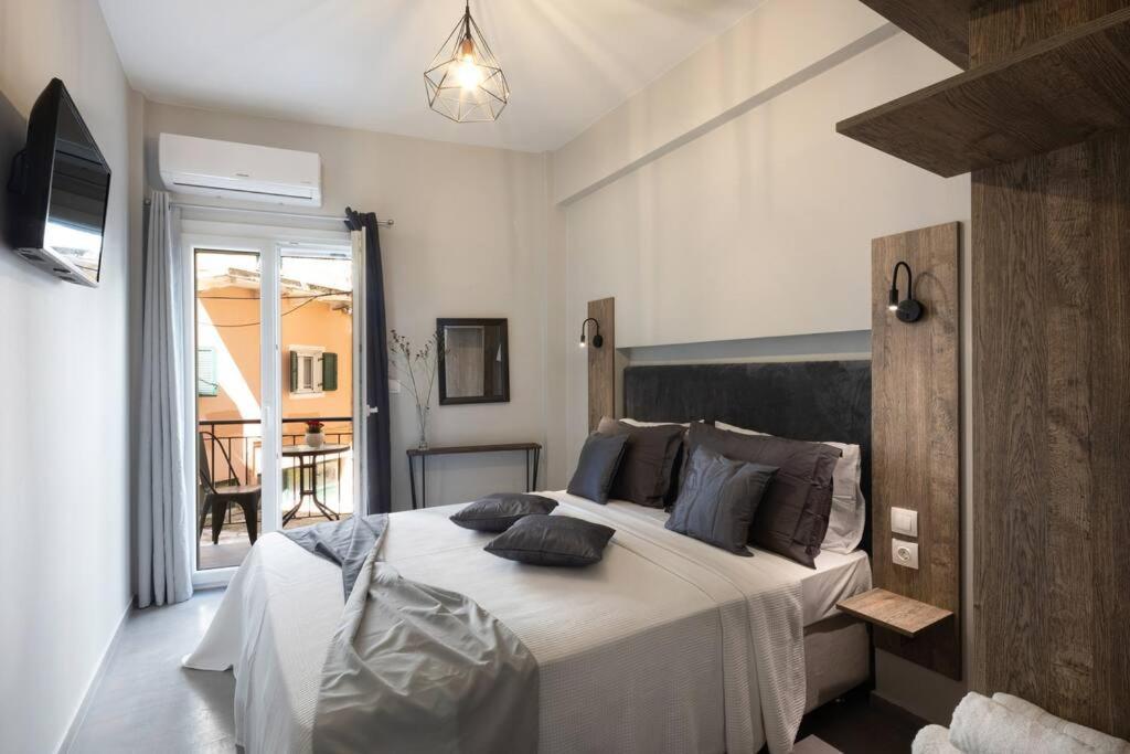 Nefeli Boutique City Suite コルフ島 エクステリア 写真