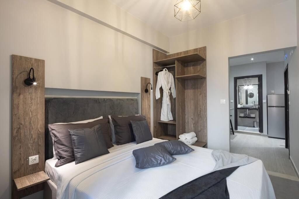 Nefeli Boutique City Suite コルフ島 エクステリア 写真